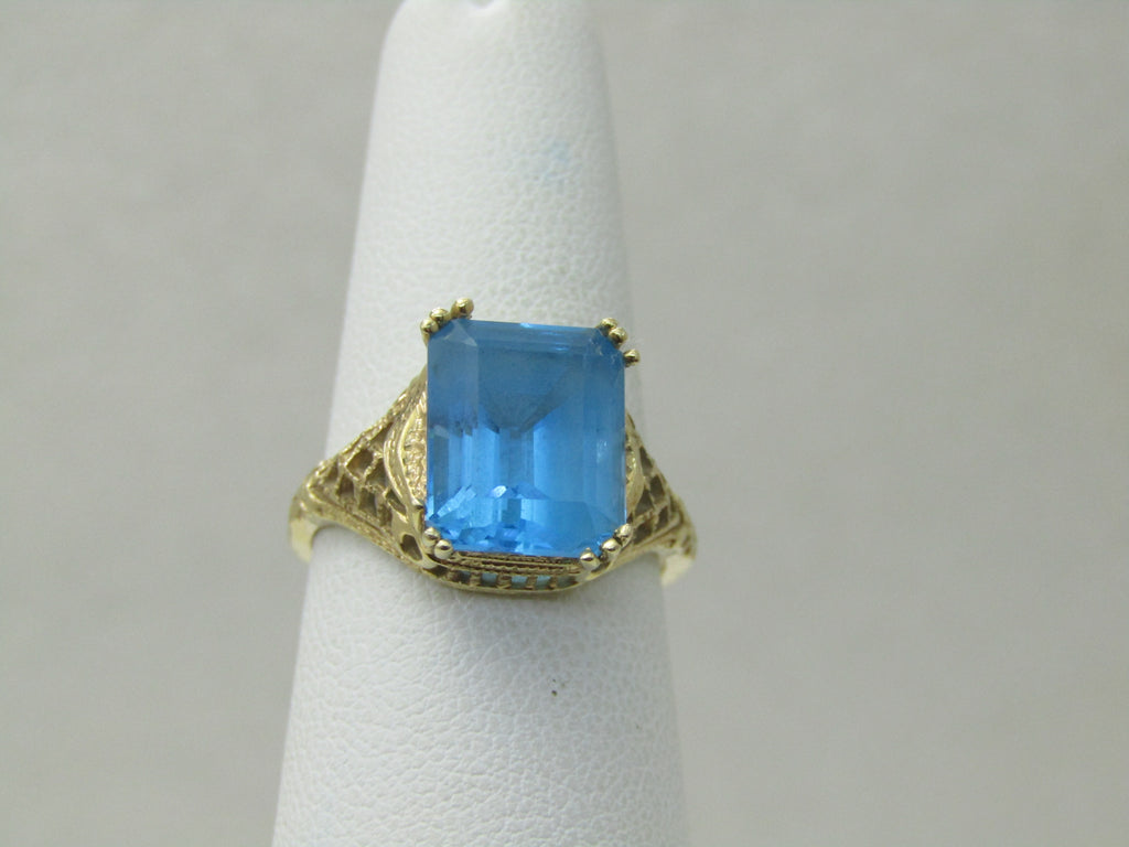 14kt Swiss Blue Topaz Ring, 5.25 TCW, Sz. 7.5, 4.22.gr. Vintage Themed Design