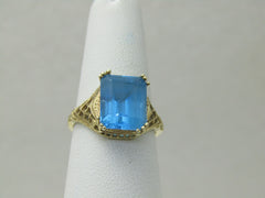 14kt Swiss Blue Topaz Ring, 5.25 TCW, Sz. 7.5, 4.22.gr. Vintage Themed Design