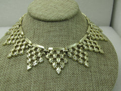 Vintage Pointed Wreath Necklace, Diamond Pattern, 16", Gold Tone, 1960's
