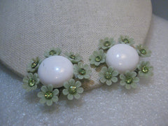 Vintage 1940's Plastic Floral Clip Earrings, White/Green, 1.75"