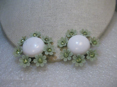 Vintage 1940's Plastic Floral Clip Earrings, White/Green, 1.75"