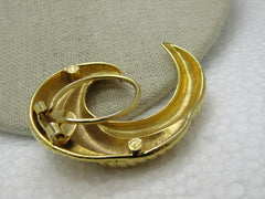 Vintage Curved Scarf Clip, Gold Tone, 1980's.  2.25"