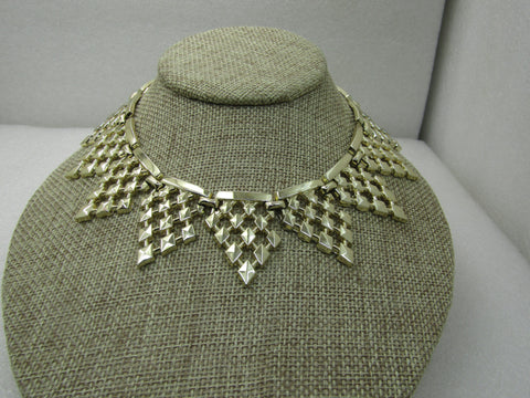 Vintage Pointed Wreath Necklace, Diamond Pattern, 16", Gold Tone, 1960's
