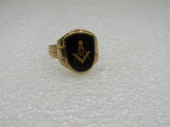 10kt Onyx Masonic Ring, Signed, Sz. 10.25 . Signed Remembrant.