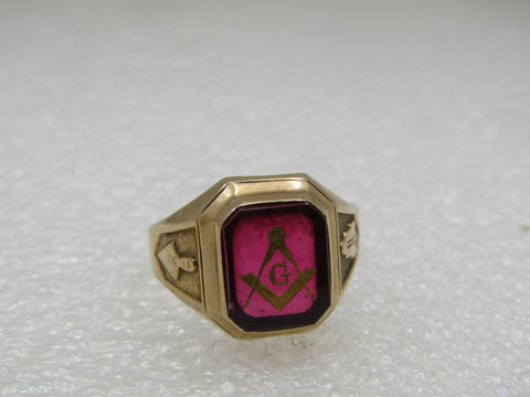 10kt Masonic Ring, Created Ruby, Sz. 13.25