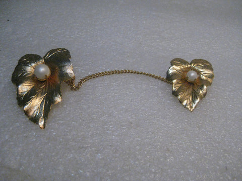 Vintage Gold Tone Chatelaine Ivy Leaf Sweater Scarf Brooch Pin Faux Pearl