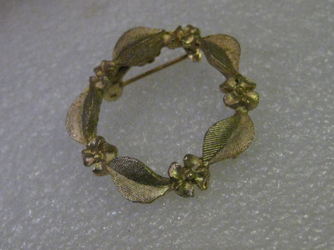 Vintage Brooch, Goldtone Dogwood Blossom & Leaf Circle Pin, 1.25"