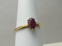 Vintage 10kt 1 CTW Pear-Shaped Ruby Ring, Sz. 7.75, 1.60 Gr.