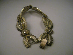 Vintage Gold Tone Coro Pegasus Scalloped Edged Bracelet with Open Centers, 7.5"