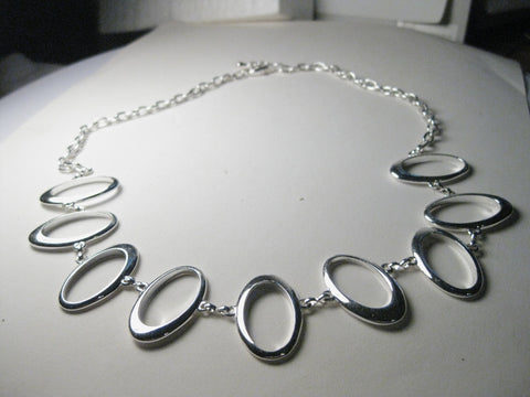 Vintage Silvertone Oval Modern Link Necklace - Looks New!