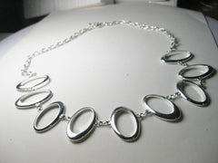 Vintage Silvertone Oval Modern Link Necklace - Looks New!