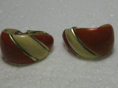Vintage 1970's/80's Goldtone Base, Red & Cream Enameled 1" Scoop/Hoop Clip Earrings