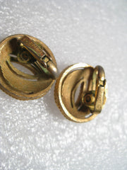 Vintage Trifari 1950's Round Goldtone Clip Open Button Earrings